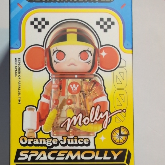 POP MART Accessories - Molly Orange Juice SpaceMolly Figure As Seen Live